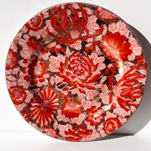 Vintage Chinese Macau porcelain plate, hand painted with gold and flowers.