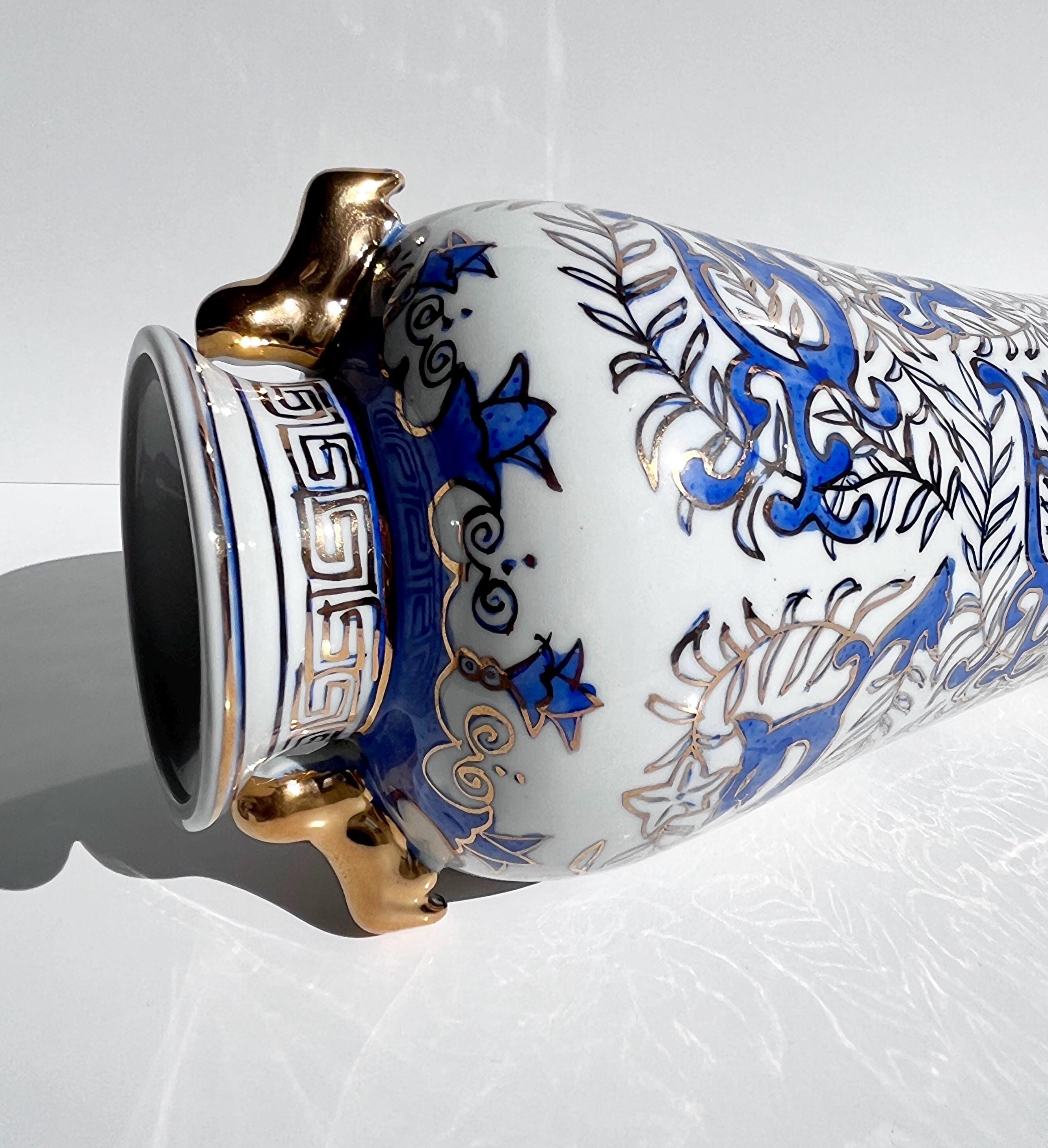 景徳鎮磁器の花瓶、コバルト色の龍と花の巻物、1970年代の中国輸出用