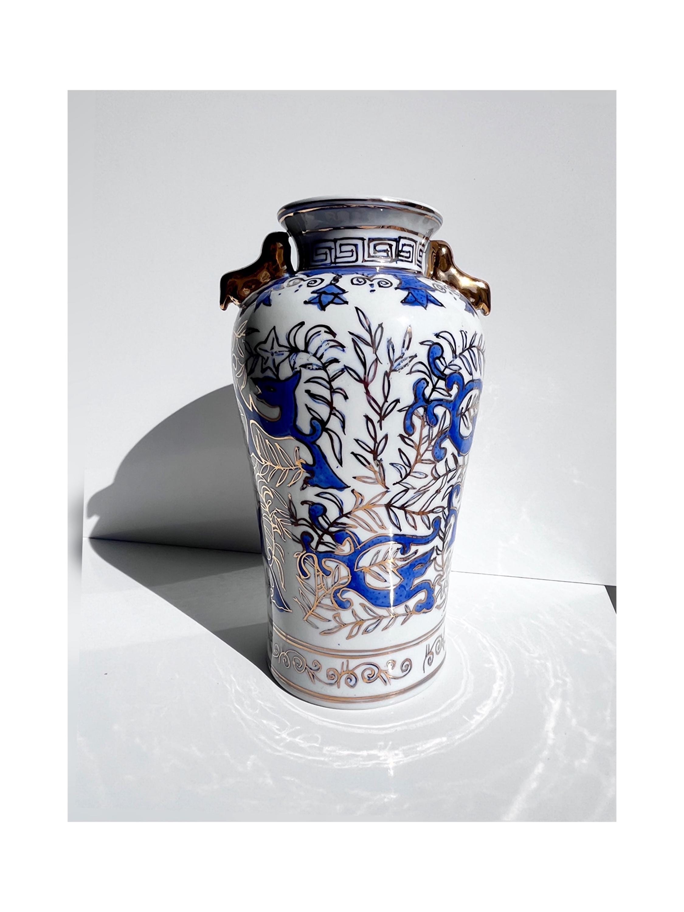 景徳鎮磁器の花瓶、コバルト色の龍と花の巻物、1970年代の中国輸出用