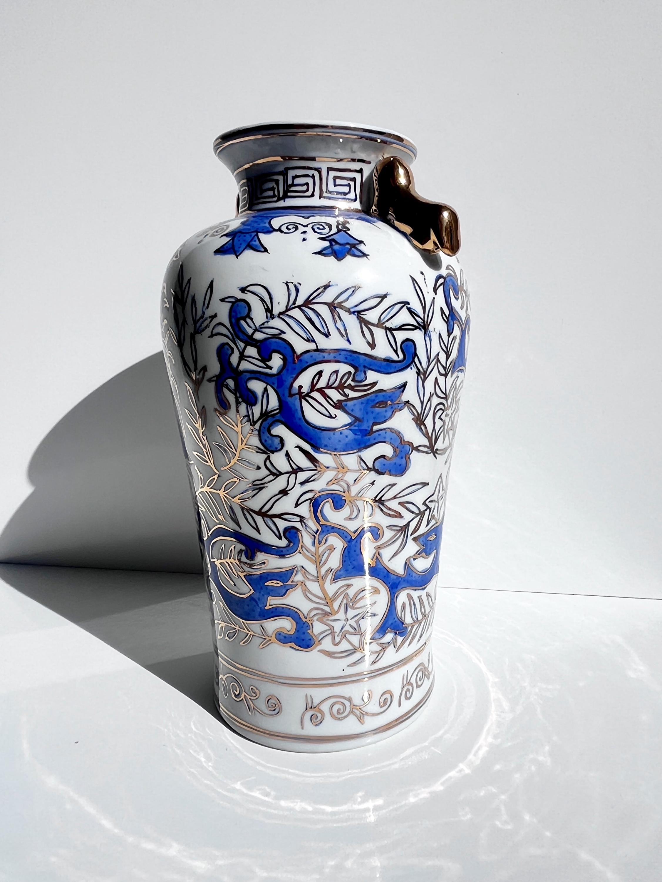 景徳鎮磁器の花瓶、コバルト色の龍と花の巻物、1970年代の中国輸出用