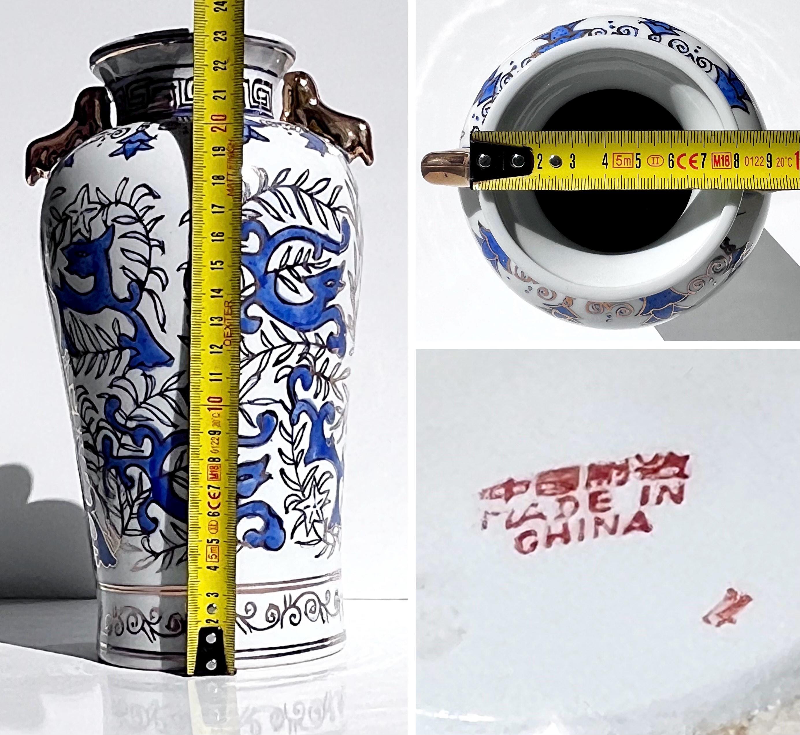 景徳鎮磁器の花瓶、コバルト色の龍と花の巻物、1970年代の中国輸出用 