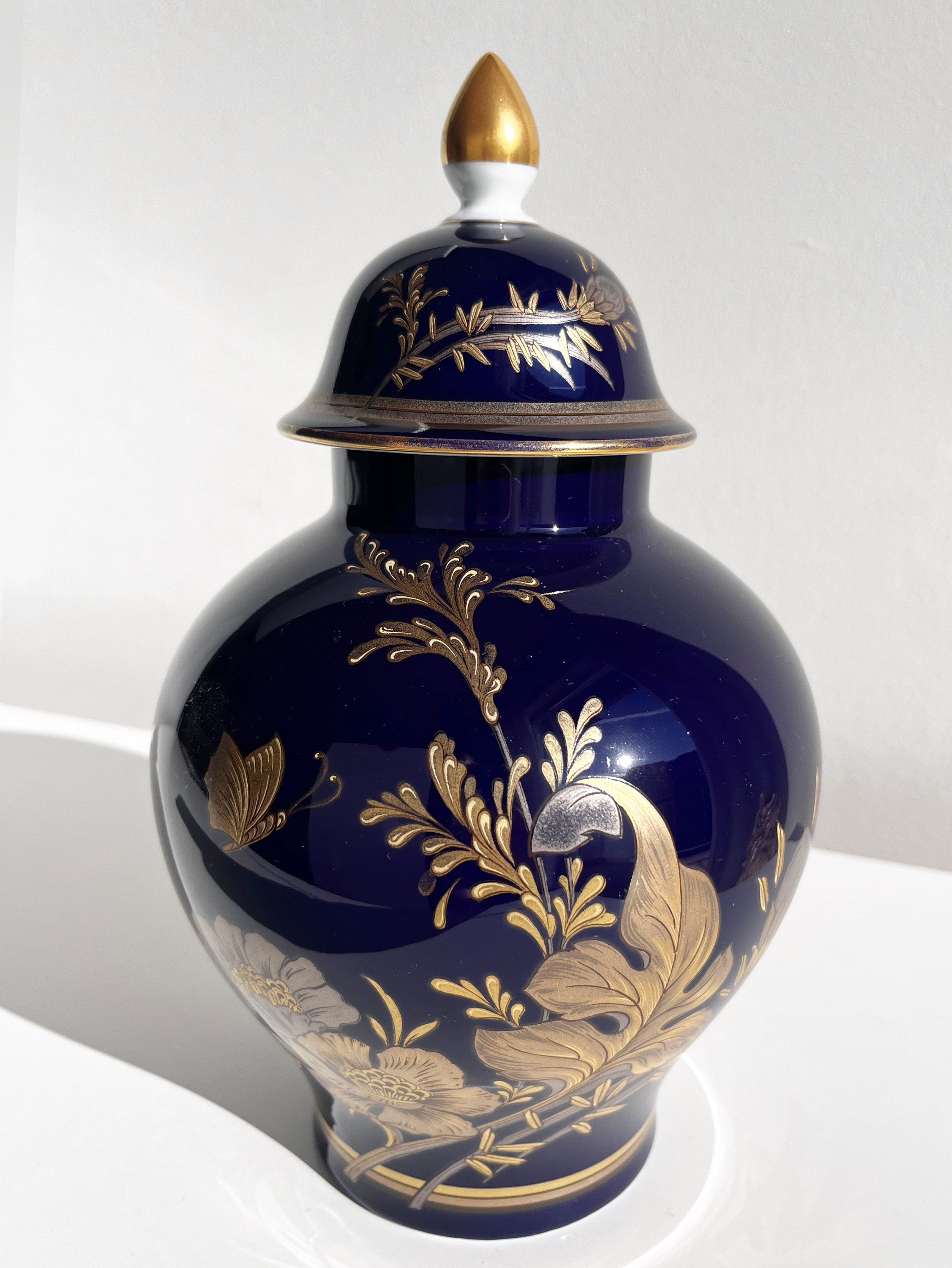 Porcelain Vase With Lid From the Tonic Collection, AK Kaiser Porzellan