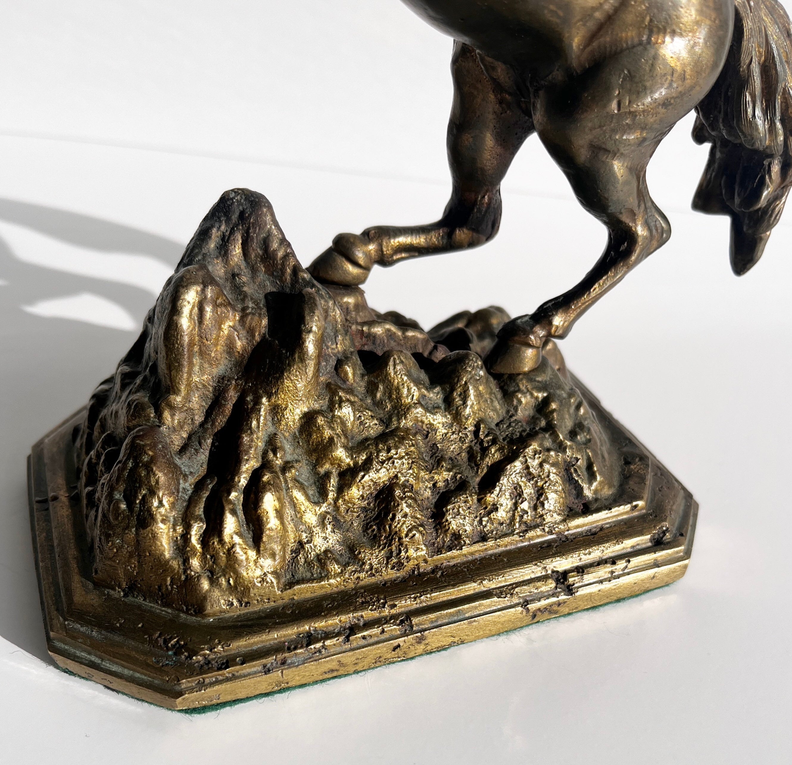 立ち上がる馬の像 - 室内装飾用の牡馬彫刻 - 卓上ブロンズ彫刻