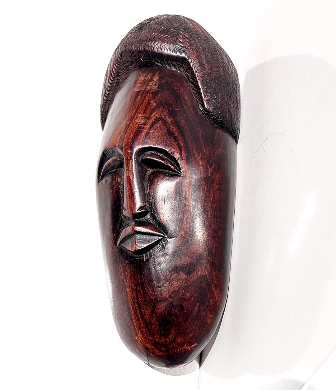 ヴィンテージ木製アフリカンバウレMBLOマスクハンドメイド。彫刻された 