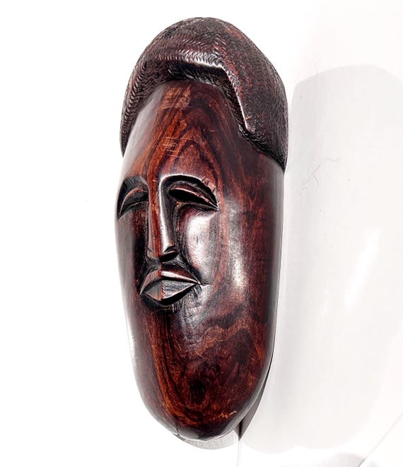 ヴィンテージ木製アフリカンバウレMBLOマスクハンドメイド。彫刻された 