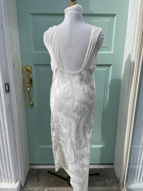 Vintage 50s/60s White Floral Satin & Lace Nightgo… - image 3