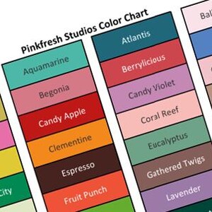 Puede incluir: Una carta de colores de Pinkfresh Studios, con una variedad de colores con nombres como Aquamarine, Candy Apple y Espresso. La carta está organizada en columnas verticales, con cada color mostrado en un bloque rectangular.