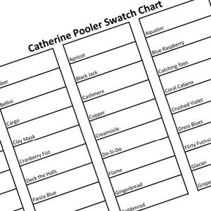 Puede incluir: Un gráfico de muestras de Catherine Pooler con nombres de colores como Amber, Apricot y Aquatini. El gráfico está dividido en columnas y filas, cada fila etiquetada con un nombre de color. El texto es negro sobre fondo blanco.