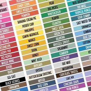 Puede incluir: Una carta de colores con múltiples columnas de muestras rectangulares en varios tonos. Cada muestra contiene texto negro que identifica un nombre de color específico, como Persimmon, Banana Cream Pie, Dill Pickle, Blue Raspberry y Black Licorice.