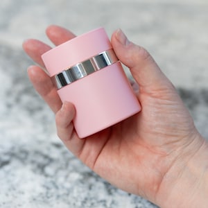 Tarro de viaje rosa con dosificador sin aire: Envase recargable para crema cosmética, 28 g (paquete de 3) imagen 6