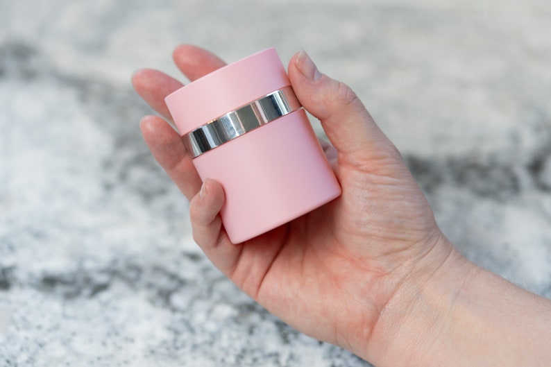 Tarro de viaje rosa con dosificador sin aire: Envase recargable para crema cosmética, 28 g (paquete de 3) imagen 6