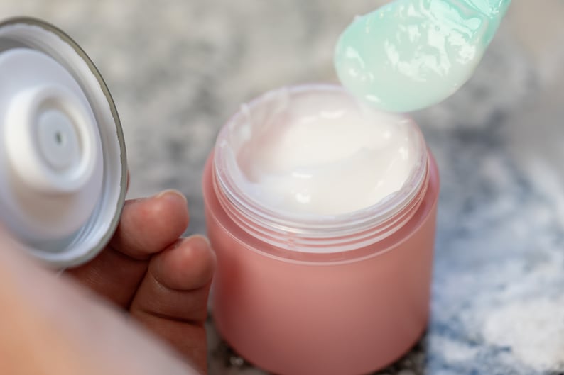 Tarro de viaje rosa con dosificador sin aire: Envase recargable para crema cosmética, 28 g (paquete de 3) imagen 7