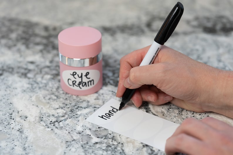 Tarro de viaje rosa con dosificador sin aire: Envase recargable para crema cosmética, 28 g (paquete de 3) imagen 4