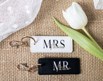 Personalized keychain Mr + Mrs | with name | made of vegan faux leather | original wedding gift | Partner trailer