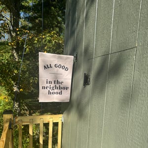 Tout bon dans le quartier Drapeau de maison Bannière de maison de jeu Signe de porche Drapeau d'aire de jeux Bannière de clubhouse Cadeau de Noël pour enfants