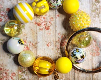 Beaded Keychain Wristlet: Buzz-Worthy Style! Cheerful and sunny yellow to brighten your day! It&#39;s BEE-utiful