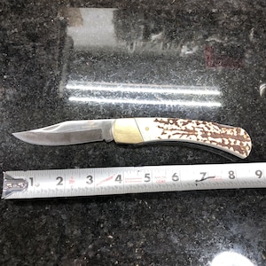 Messer Klappmesser mit Scheide Mossfarbene Eiche markiert auf Klinge sehr scharfes und sauberes Messer