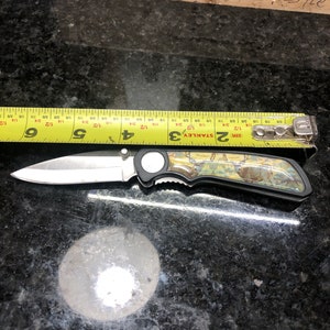 Pocket knife trophy master with buck scene on handle