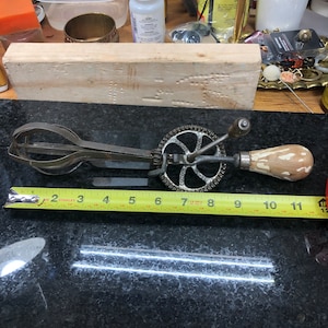 Antique egg beater mixer in good condition taplin brand USA