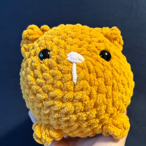 Gato de pelúcia longo feito à mão em crochê – macio, aconchegante e cheio de personalidade!