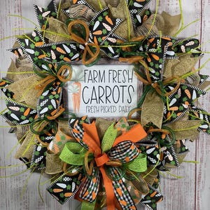 Spring Carrot Wreath, Carrot Door Decor, Farmhouse Gift , Farmhouse Carrot Wreath, Rustic Spring Wreath, Farm Fresh Carrots Kitchen Decor