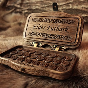 Mini Elder Futhark Runes – kleine houten Viking Rune-set