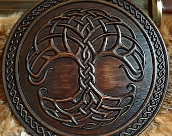 Yggdrasil Holztafel – Wikinger-Weltenbaum, heidnisches Altarbild aus gealterter Eiche
