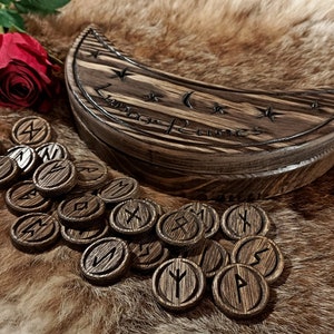 Elder Futhark Lunar Runen in een doos