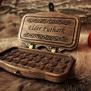 Runas Elder Futhark Mini en una hermosa caja