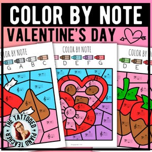 Op de afbeelding: Drie printbare kleurplaten voor Valentijnsdag om in te kleuren op basis van noten, met een hart, een aardbei en een chocoladekus. Elke kleurplaat heeft een kleurenkaart met muzieknoten en de bijbehorende kleuren. De tekst "Color by Note" staat bovenaan elke kleurplaat.