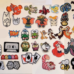 Totenkopf Finger Katze Fisch Teekanne Würfel Poker Biene Aufnäher Badge Aufnäher