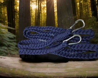 Dark navy blue coloured handwoven paracord reins any size made choice of clips.great for all types of Horse/pony/donkey/mule