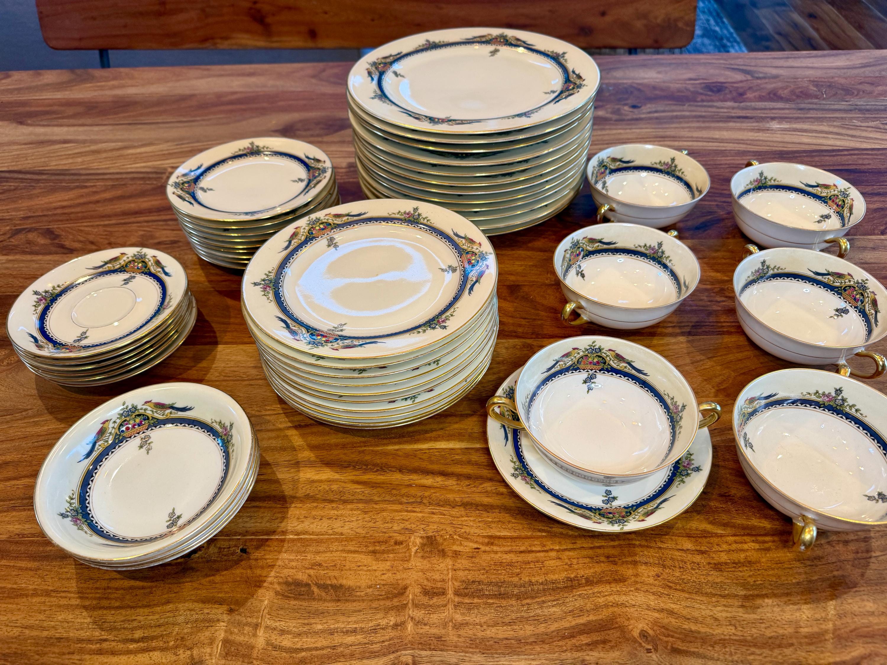 Nouveaux ensembles de vaisselle de luxe en porcelaine fine avec bord doré, ensembles de dîner royaux pour restaurants - Chine Dîner et vaisselle prix