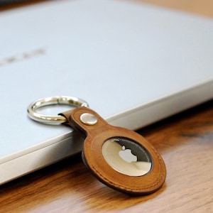 Personalized leather airtag holder, AirTag Leather Keychain, AirTag Case, Leather Apple AirTag Holder, Engraving Name Leatherbulk Key Fob