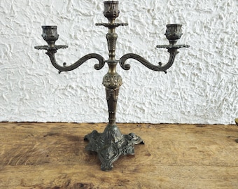 Candelabro de latón antiguo | Portavelas ornamentado de 3 brazos | Candelabro de estilo francés | Decoración Hollywood Regency | Pátina de bronce