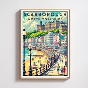 Może przedstawiać: Winietyczny plakat turystyczny przedstawiający kolorową ilustrację Scarborough w North Yorkshire w Anglii. Plakat przedstawia nadmorskie miasto z promenadą, plażą i budynkami. Tekst "SCARBOROUGH NORTH YORKSHIRE" jest wyświetlany na górze plakatu.