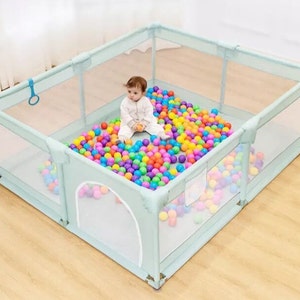 Parque infantil portátil Beos, centro de actividades, base antideslizante, malla resistente y suave y transpirable, pelotas, bolsa y anillos para tirar incluidos. (60”×60”) (0-6 años)