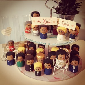Figurines de mariage personnalisées en bouchons de champagne – Décor et marque-places uniques pour mariages
