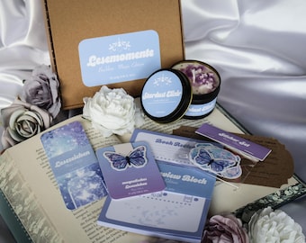 Magic Buchbox Lesemomente – Fantasy Bookish Box mit Kerze, Lesezeichen & Stickern – Geschenk für Buchliebhaber – Magic Edition