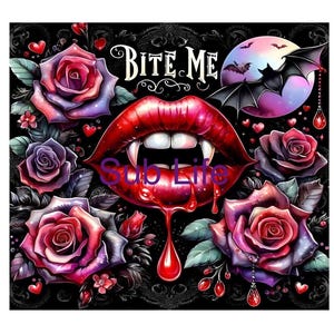 Puede incluir: Ilustración digital con labios rojos y colmillos, goteando sangre, y el texto "Bite Me". La imagen incluye rosas, corazones, un murciélago y una luna, todo sobre un fondo negro.