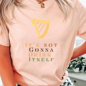 Its not gonna drink iteself, St Patricks Day Shirt, Funny Saint Patricks Day Drinking Shirt, St Pattys Day Pub Crawl Shirt, St Paddy Day Tee