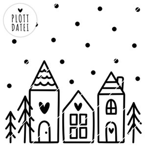 Op de afbeelding: Zwart-witte illustratie van drie huizen met vallende sneeuw. De huizen hebben verschillende dakstijlen en ramen. Er staan bomen aan beide kanten van de huizen.