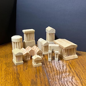 Templo de madera en miniatura: arquitectura grecorromana sin pintar