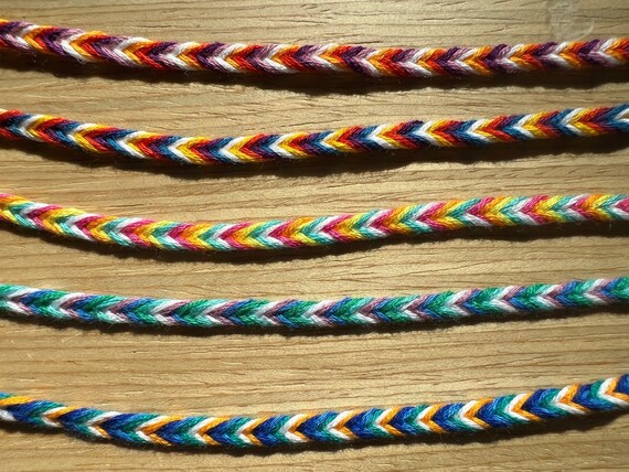 DIY Friendship Bracelets: 5 Strand Braid. - The Stripe