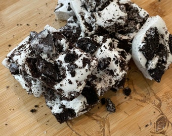Gourmet Cookies & Cream Marshmallows: Handcrafted Cocoa Toppers