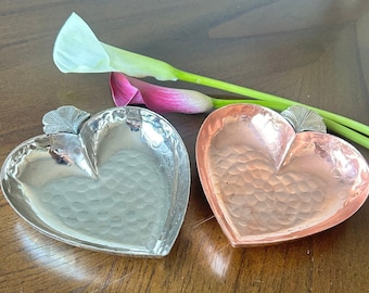 Bol / plat en cuivre, porte-anneaux, bol à clés, cuivre martelé fait main, cadeau de 7e anniversaire, cadeau d'anniversaire, décoration de maison, cadeau de la Saint-Valentin