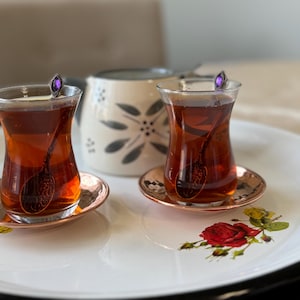 Traditionelles Glas-Tee-Set mit Kupferuntertasse, gehämmertes Kupfer, Geschenk zum 7