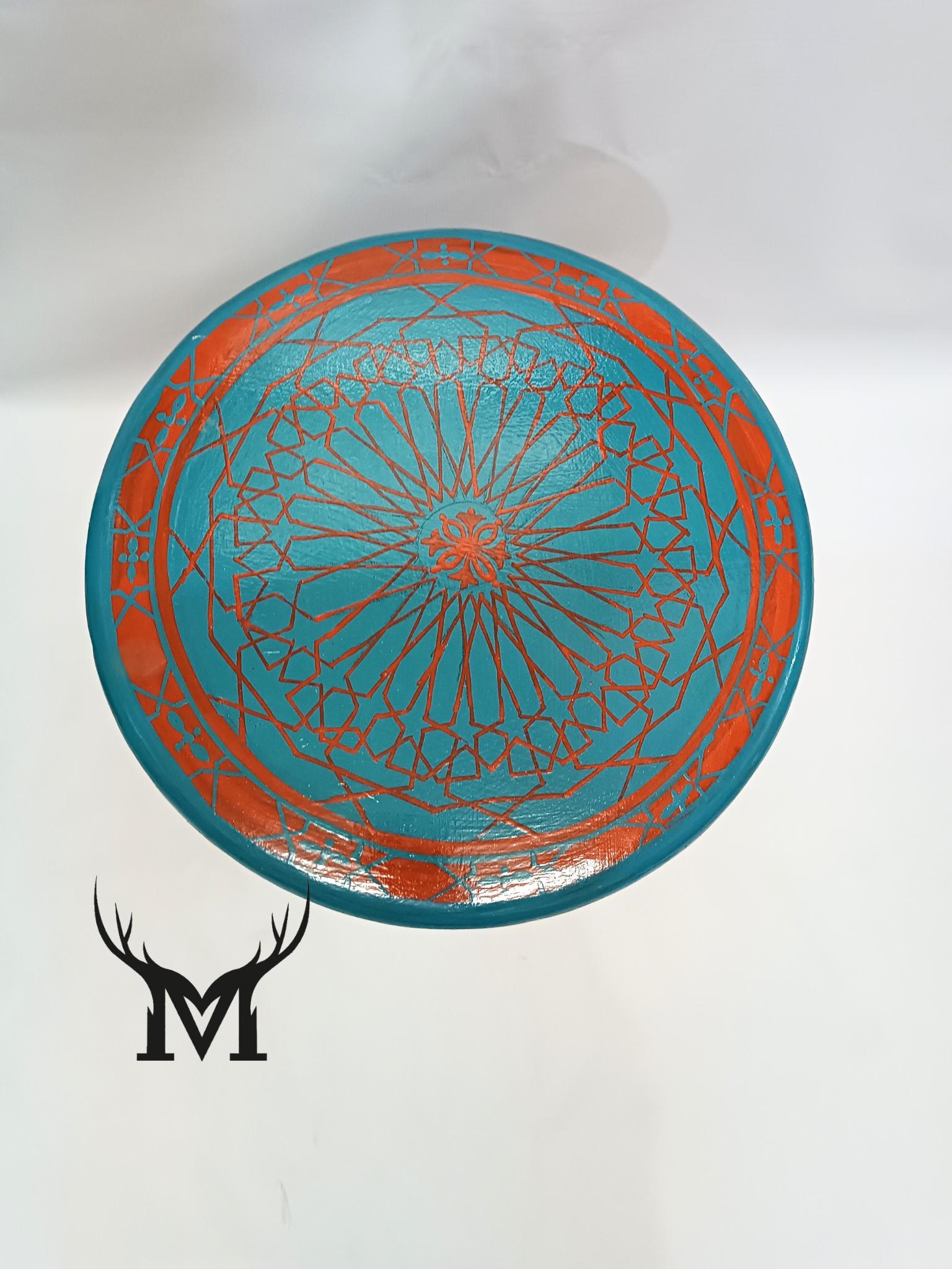 ブルーモロッコサイドテーブル - 手描きの素朴な木製アクセント