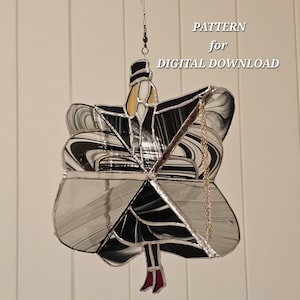Pode incluir: Peça de arte em vitral em forma de figura, com padrões em espiral em preto e branco e detalhes. A figura tem um chapéu preto, um rosto amarelo e sapatos magenta. O texto diz "PATTERN for DIGITAL DOWNLOAD".