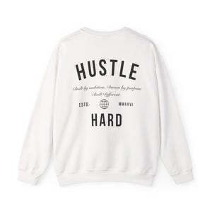 Hustle Hard Crew Neck Sweatshirt | Motiverande Typografi Tröja